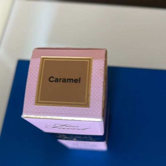 TooFaced Born This Way matte foundation caramel new in box - Picture 2 of 3